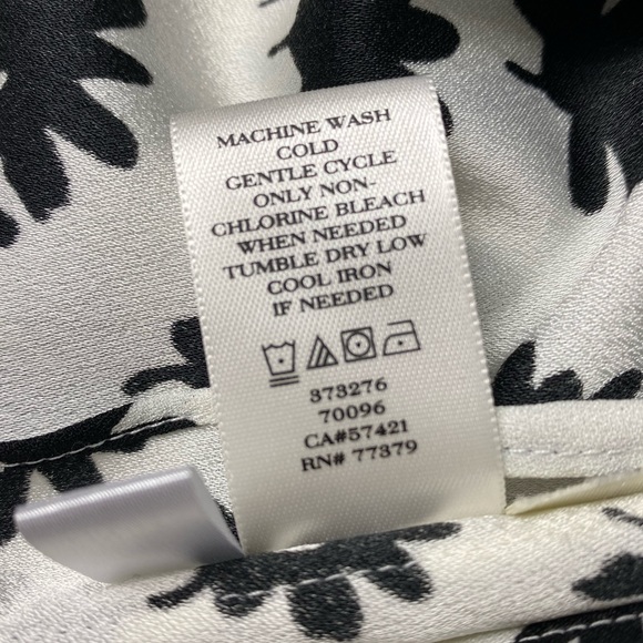 NWOT Ann Taylor White, Black Flower Short-sleeve Polyester Top Size Small - Picture 6 of 7